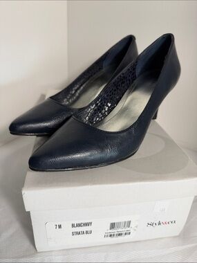 Style & Co. Navy Pointed-Toe Mid Heel Pumps
